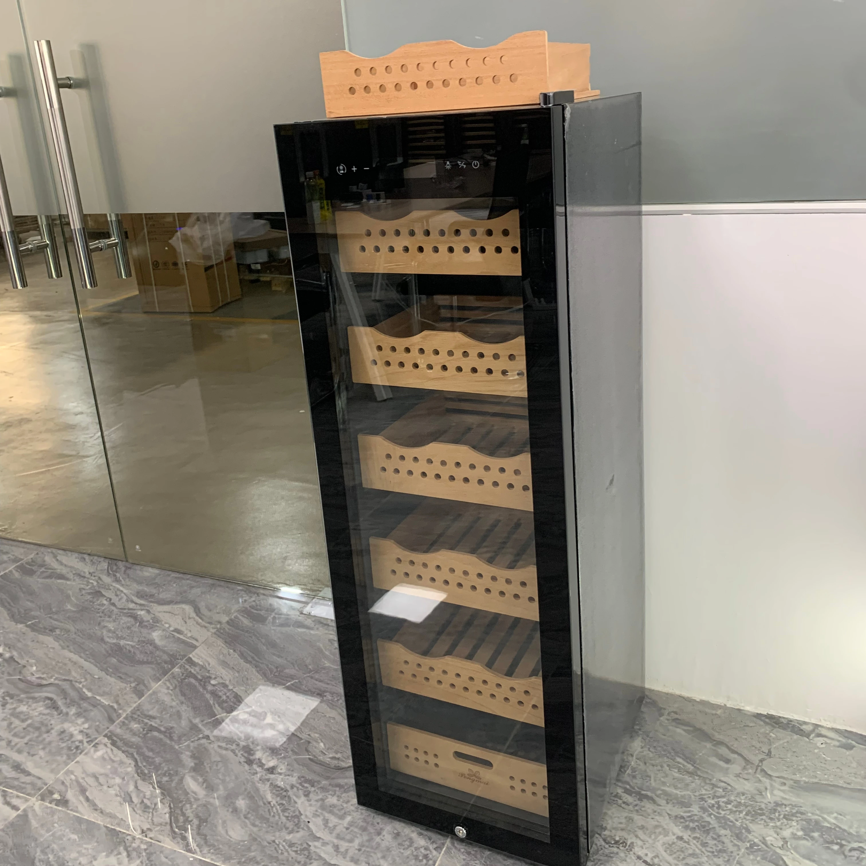 

2026 Commercial Cigar Cabinet Humidors Wood 1000 Cigar Temperature Controlled Cigar Cabinet with Led Light