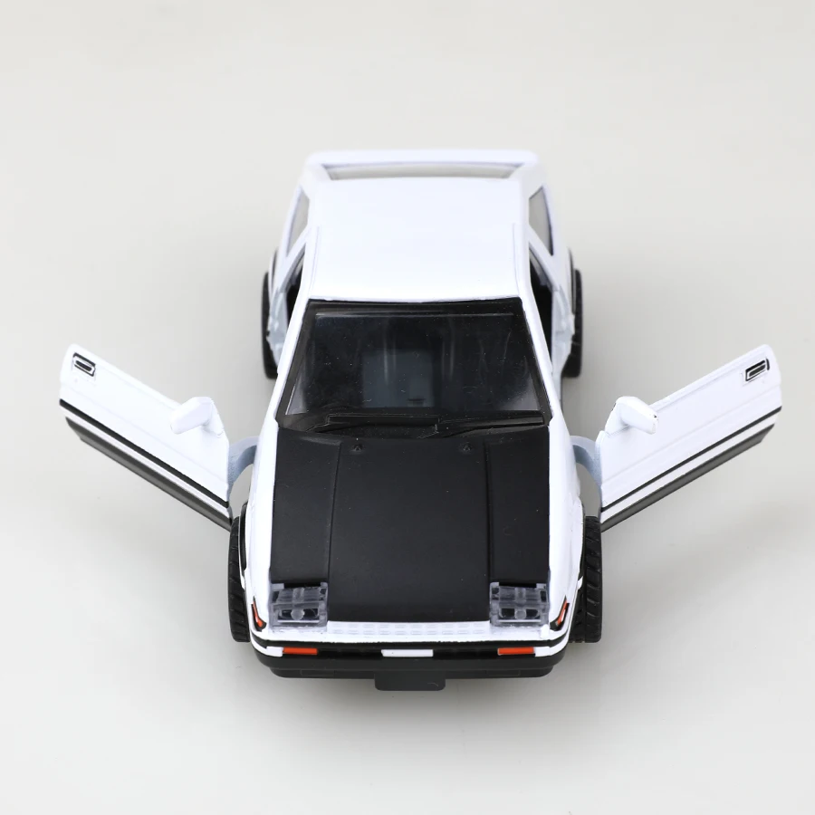 (Encíado) 1:36 coche en miniatura de aleación de metal Takumi Fujiwara Toyota AE86 inicial D extraíble adornos de coche colección juguetes para niño
