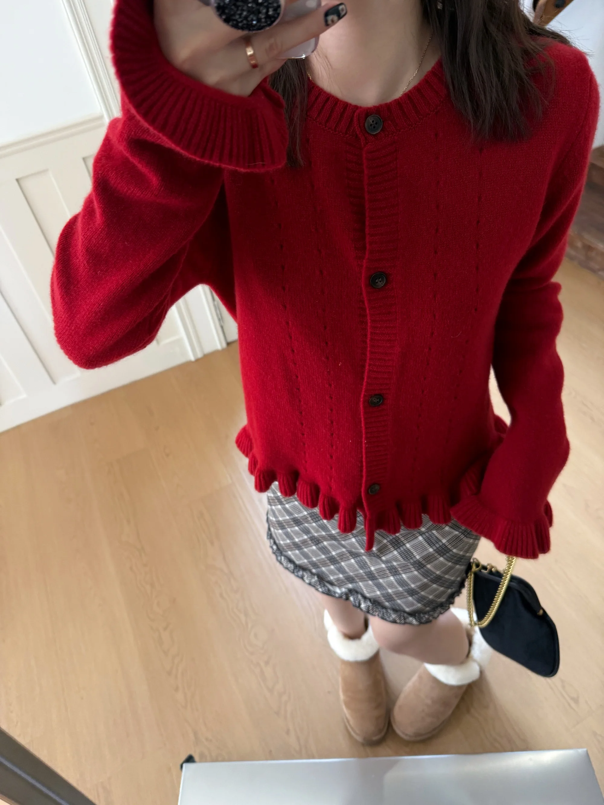 

Новинка! Теплый шерстяной свитер-пальто Sweet Sle Cisas Aosphere красного цвета с деревянными элементами. Модная женская одежда для осени и зимы.