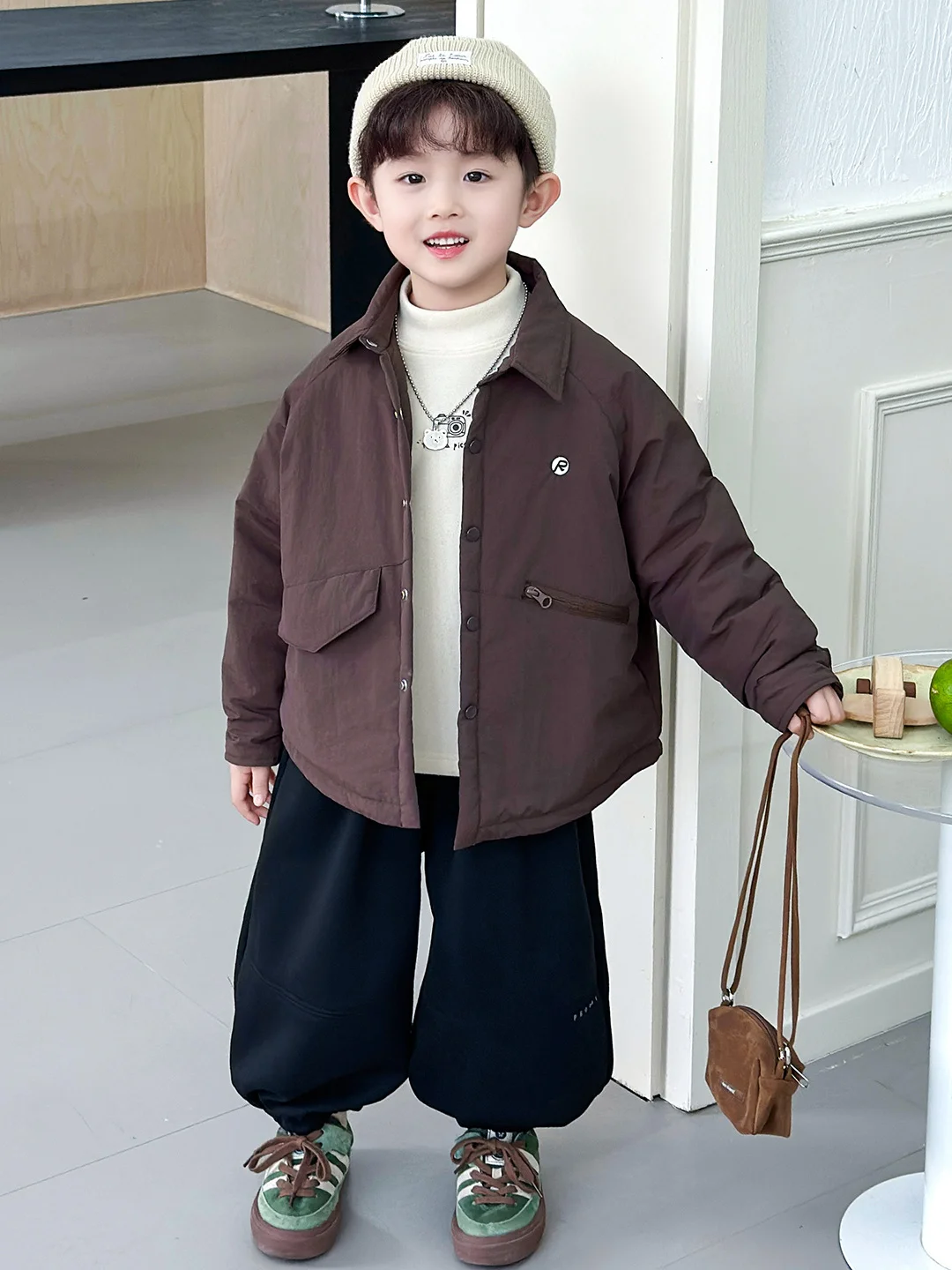 

Легкая хлопковая куртка для мальчиков с отложным воротником и вставками на плечах, модная повседневная верхняя одежда для мальчиков, приталенный крой, длинный рукав