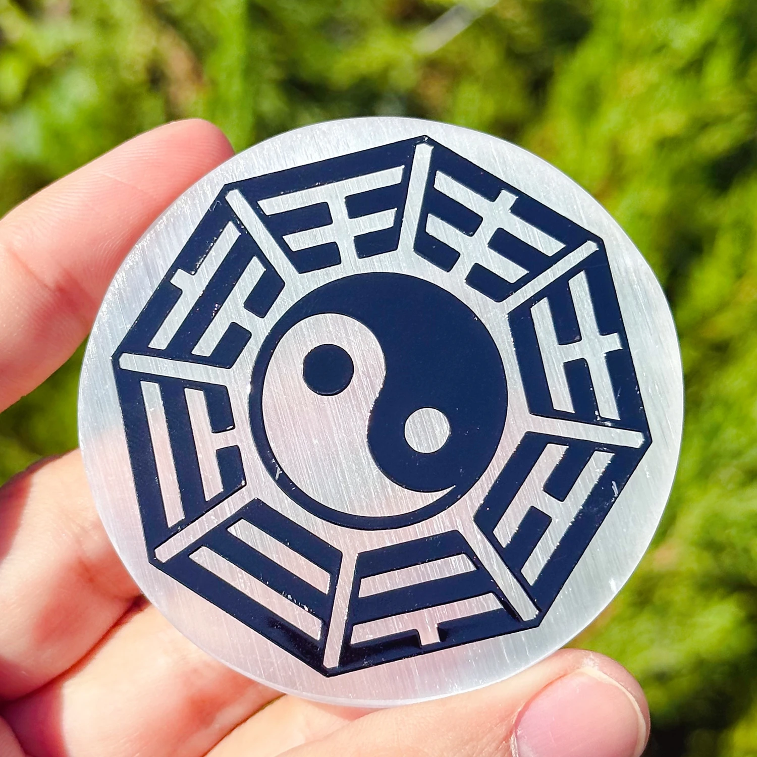 Natural Selenite Round Charging Plate Engraved Yin Yang Bagua Symbol Satin Spar Crystal Disc Polished Stone Home Decor Gift