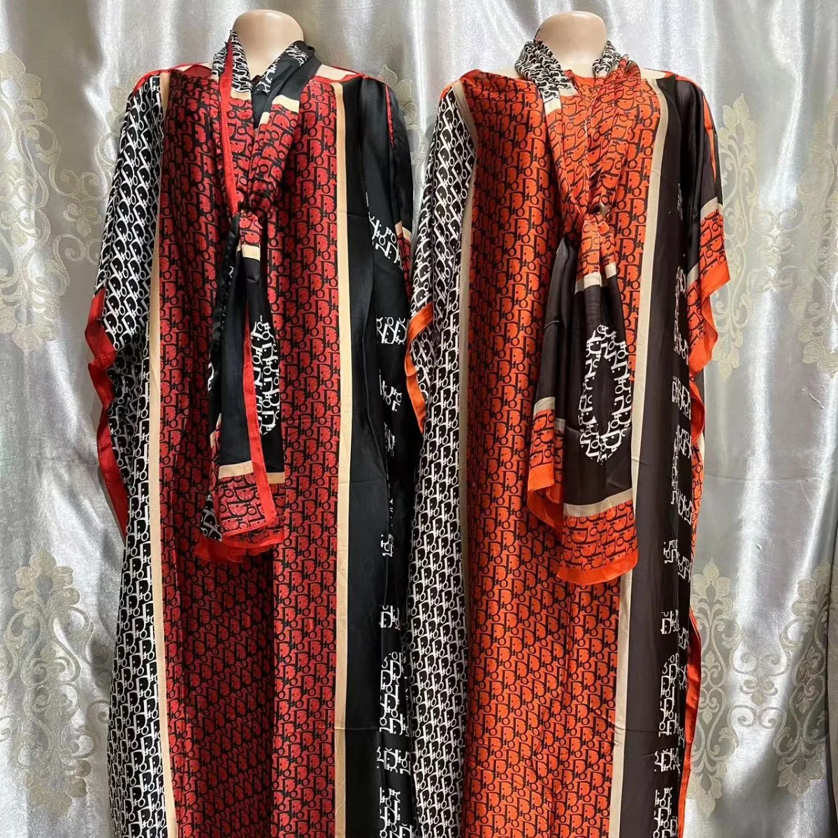 여성용 실크 같은 프린트 롱 드레스와 어울리는 헤드 스카프 - 우아한 O 넥 플로위 파티 드레스