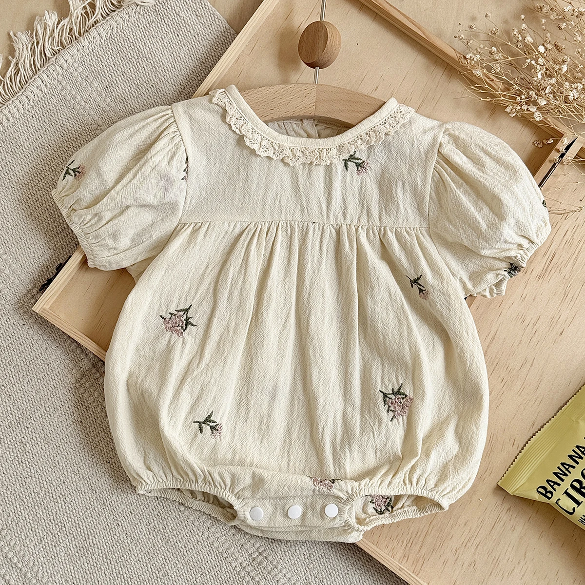 Summer Baby Clothing Infant Girls Pure Cotton Bodysuit 0-18M Floral Embroideryt Round Neck Soft One piece Triangle Romper