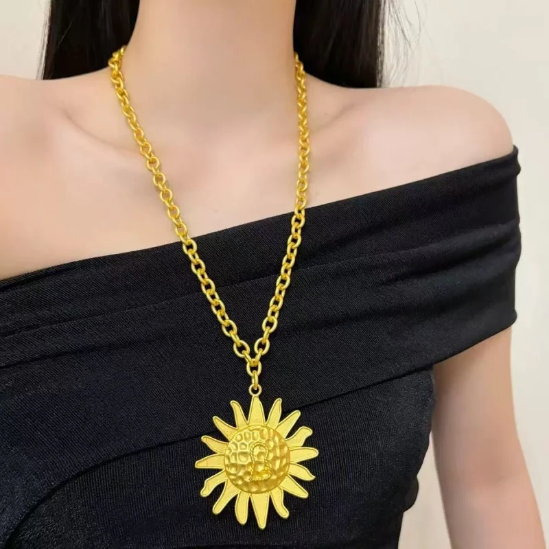 

Bohemian Style Metal Sun Pendant Necklace And Earrings Set for Women Minimalist Versatile Everyday Jewelry High-End Sensation