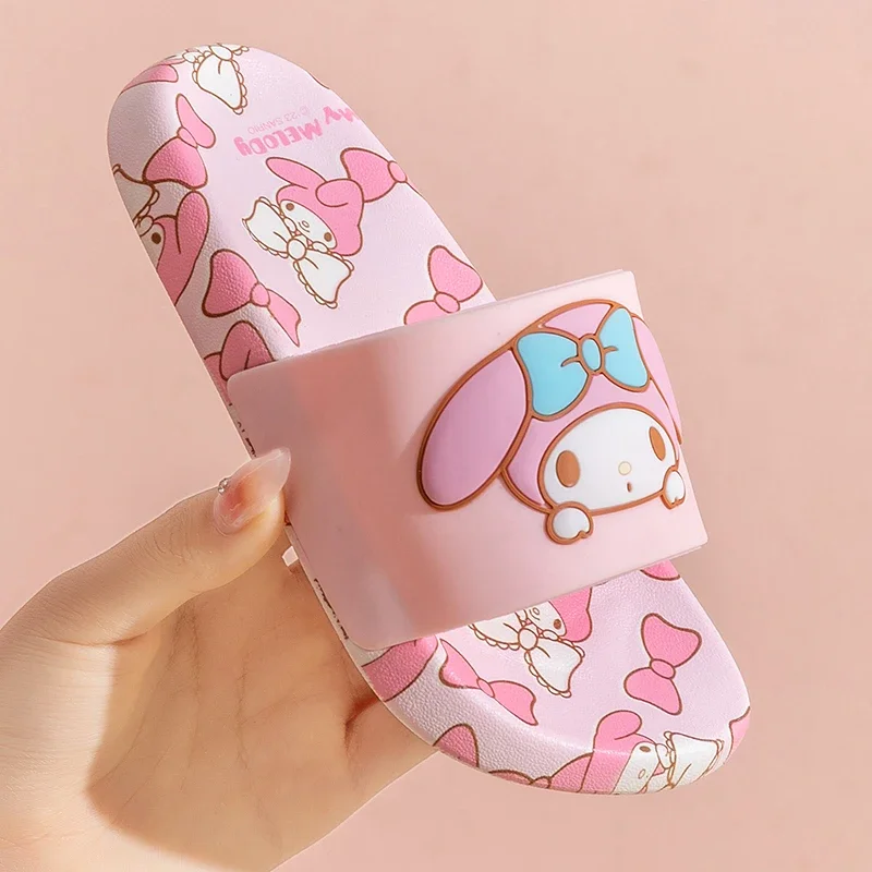 Sanrio Hello Kitty klapki na lato Kawaii Kuromi moja melodia Cinnamoroll Anime zewnętrzna łazienka plażowa antypoślizgowe sandały dla dziewczynek