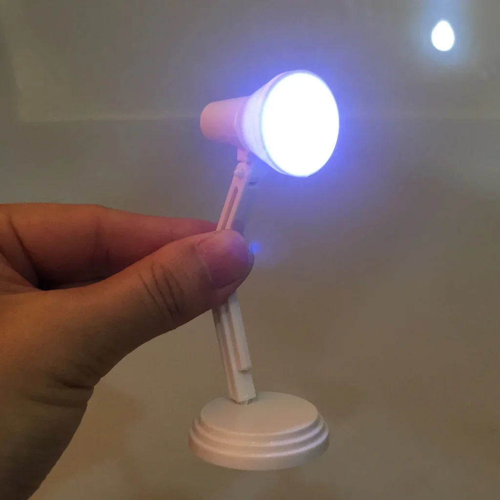2PCS1/6 Skala Biała lampa biurkowa LED Model mebli dla gorących zabawek BJD Dollhouse Akcesoria dla dzieci Udawaj zabawkę
