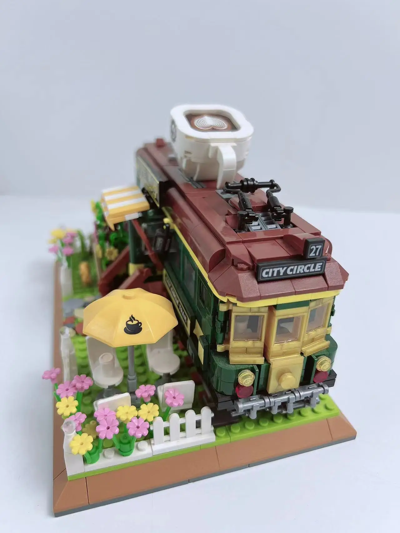 Building blocks Toy train Coffee House model decoration 1081pcs creative DIY assembly set Holiday gift for everyone