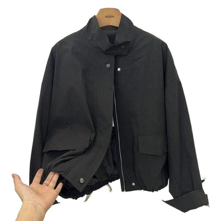เสื้อแจ็คเก็ตสั้นผู้หญิง สปริง/ออทั่ม รุ่นใหม่ สไตล์ลำลอง เสื้อกันลม คอตั้ง แจ็คเก็ตสไตล์เวิร์คแวร์ ซิปพื้นฐาน เสื้อคลุมตัวบน