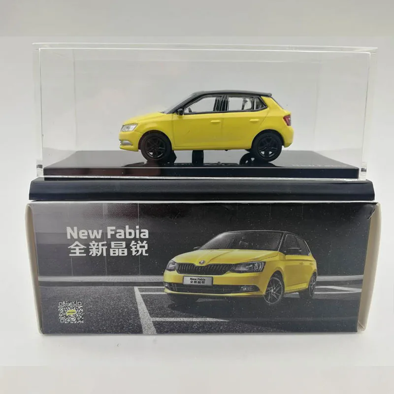 1/64 スケール新ファビア 30 周年記念エディションセットシミュレーション合金車モデルディスプレイグッズギフトお土産装飾