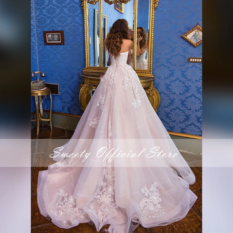 Elegant Wedding Dress Embroidered Lace On Net With Ball Gown Strapless Sleeveless Bridal Lace Up Vestido De Novia Customized