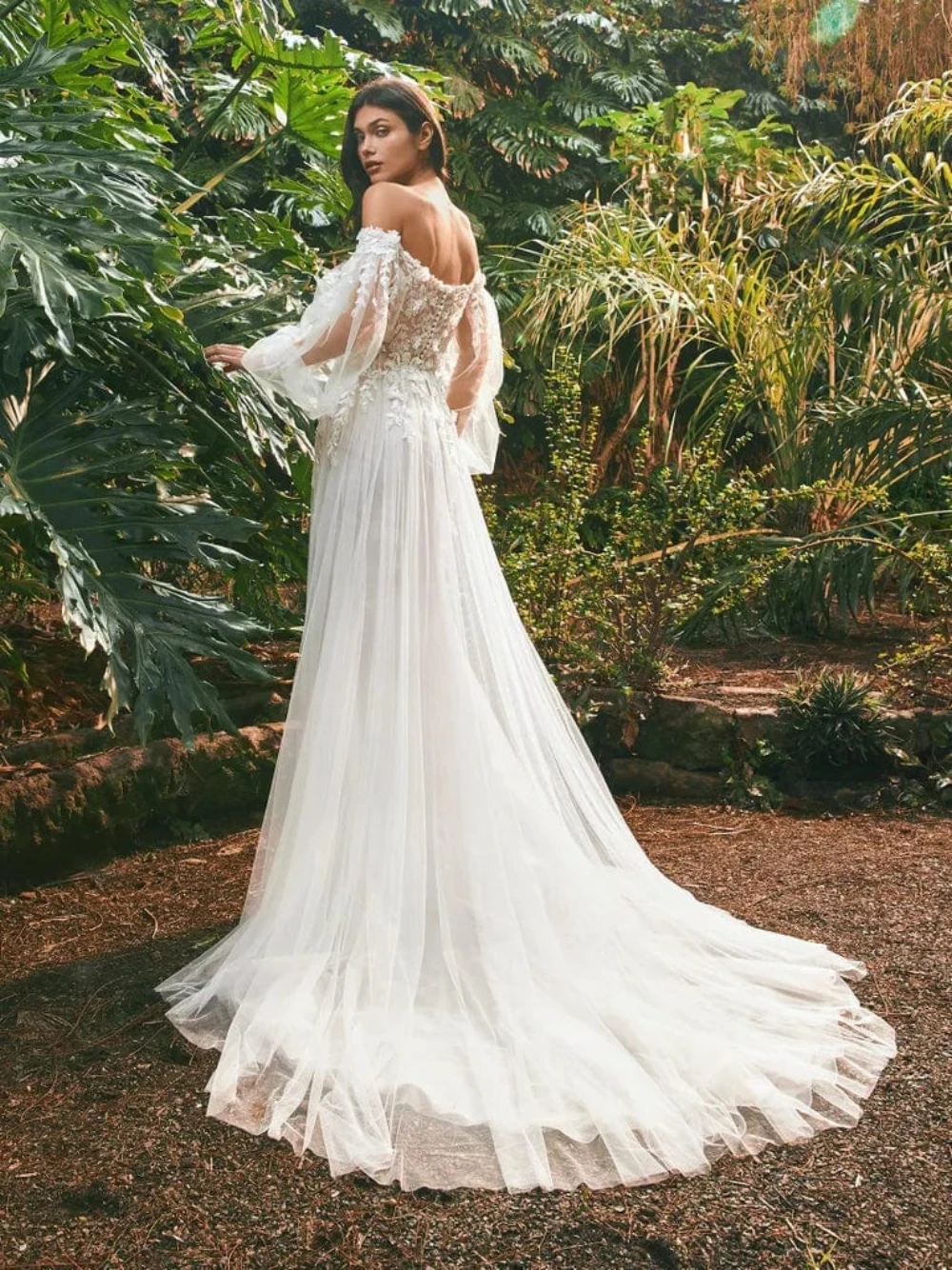 Romantisches schulterfreies Hochzeitskleid mit 3D-Blumen, atemberaubende A-Linie, Tüll, Spitze, Perlen, langes Brautkleid, individuelle Knöpfe hinten