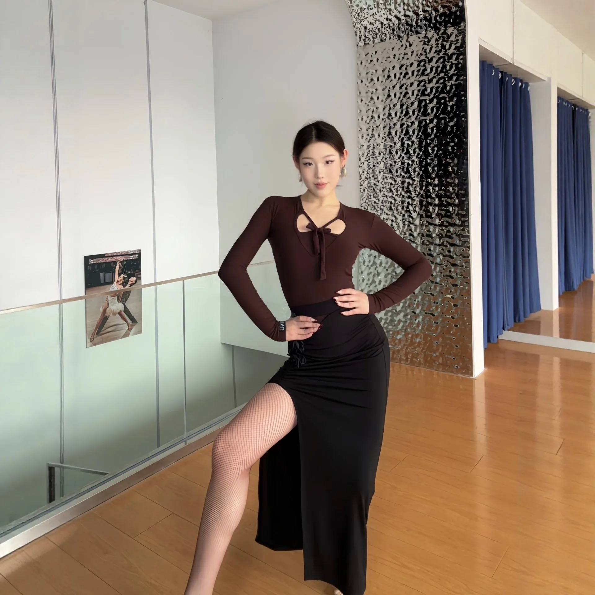 Abbigliamento per Danza Latina per Adulti, Top a Maniche Lunghe da Donna, Gonna Nera con Spacco, Abbigliamento per Allenamento di Rumba e Tango, Abito da Salsa DNV26139