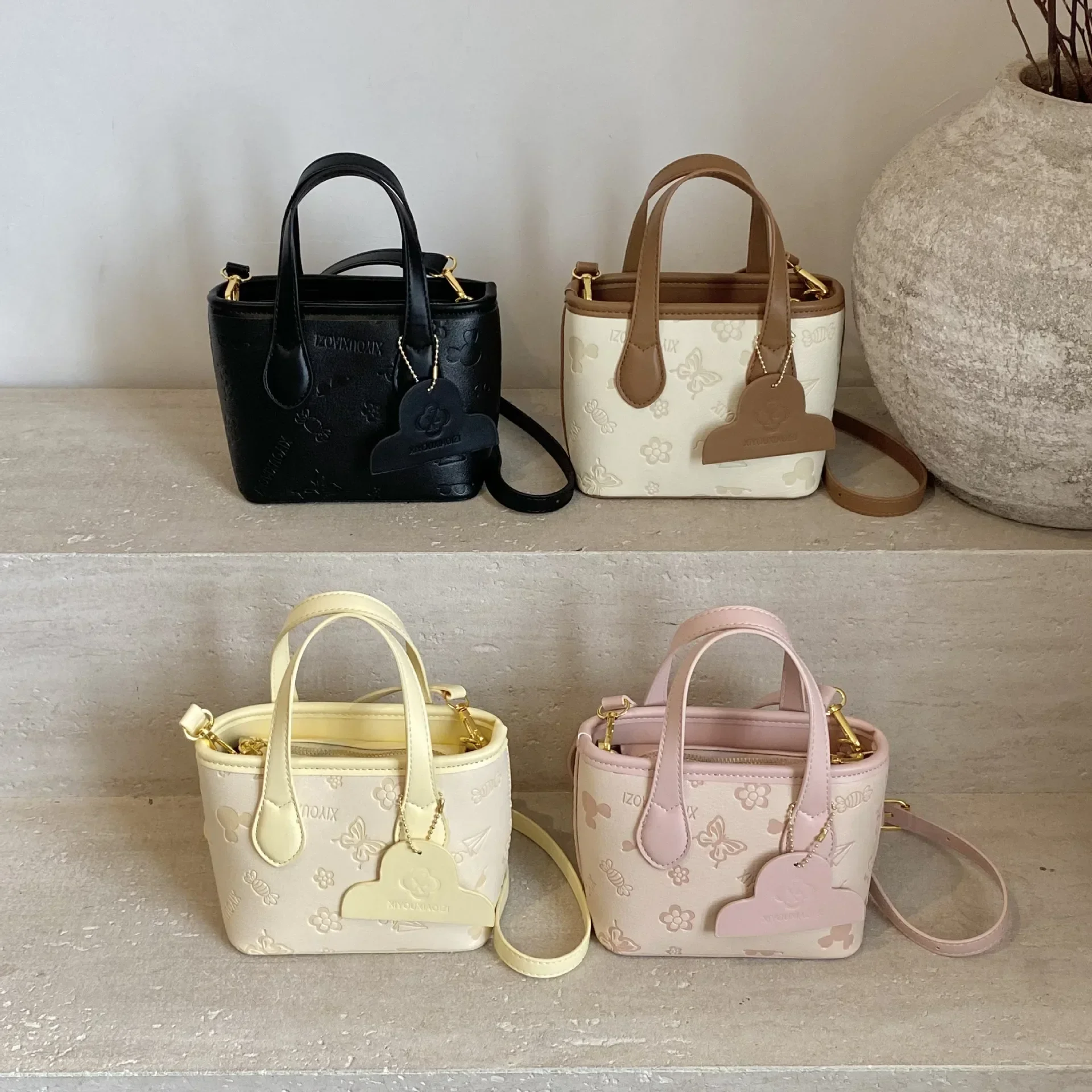 2025 Primavera/Estate NewTrendyContrast Color Small Bag - Borsa a tracolla versatile alla moda in rilievo retrò da donna Spedizione gratuita