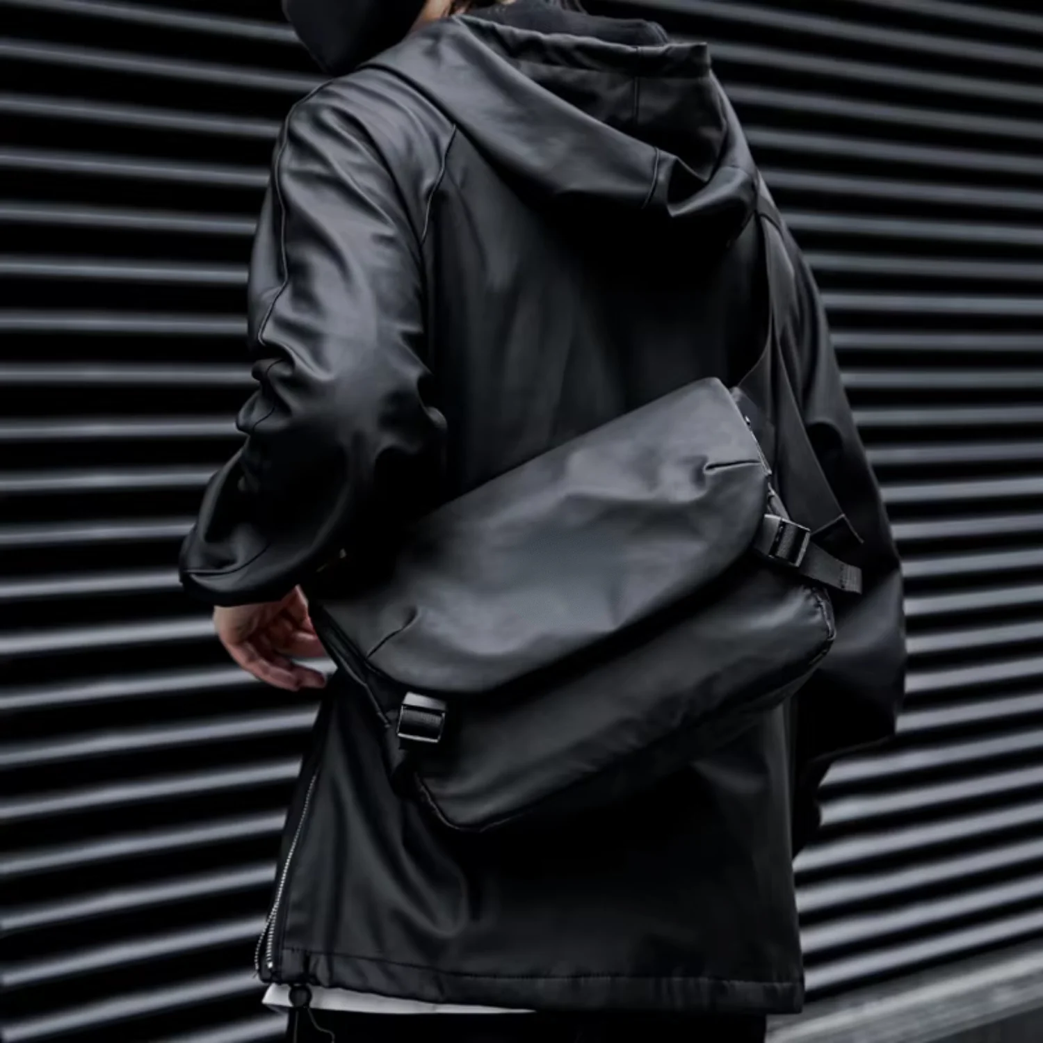 

남성용 방수 크로스 바디 백, 대용량 15 인치 노트북 패션 숄더백, 솔리드 블랙 라이트 휴대용 도