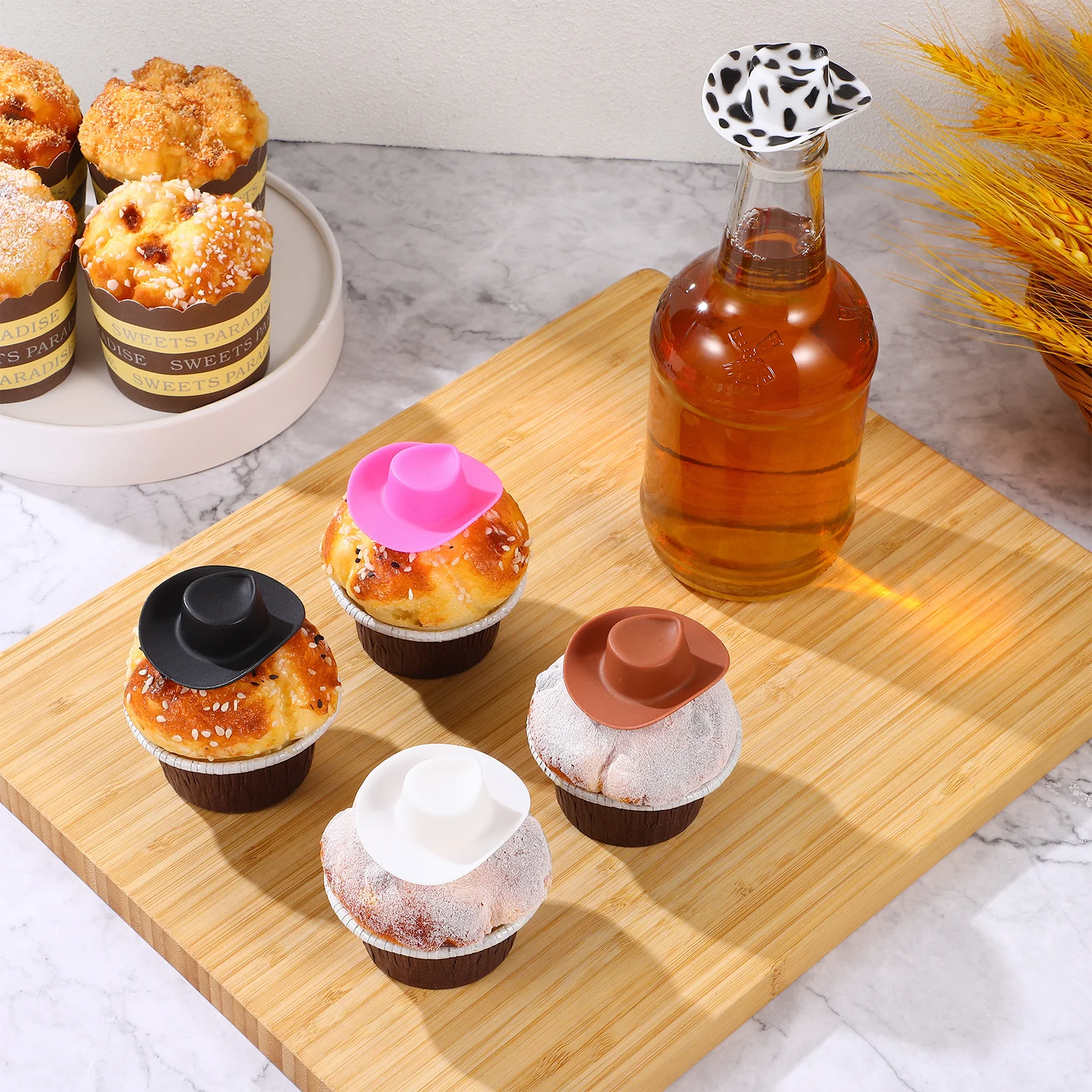 40 قطعة قبعات بلاستيكية صغيرة كاوبوي قابلة لإعادة الاستخدام مصغرة كعكة ديكور القبعات الصغيرة للحزب فستان الحرف قبعة صغيرة كب كيك القبعات العالية