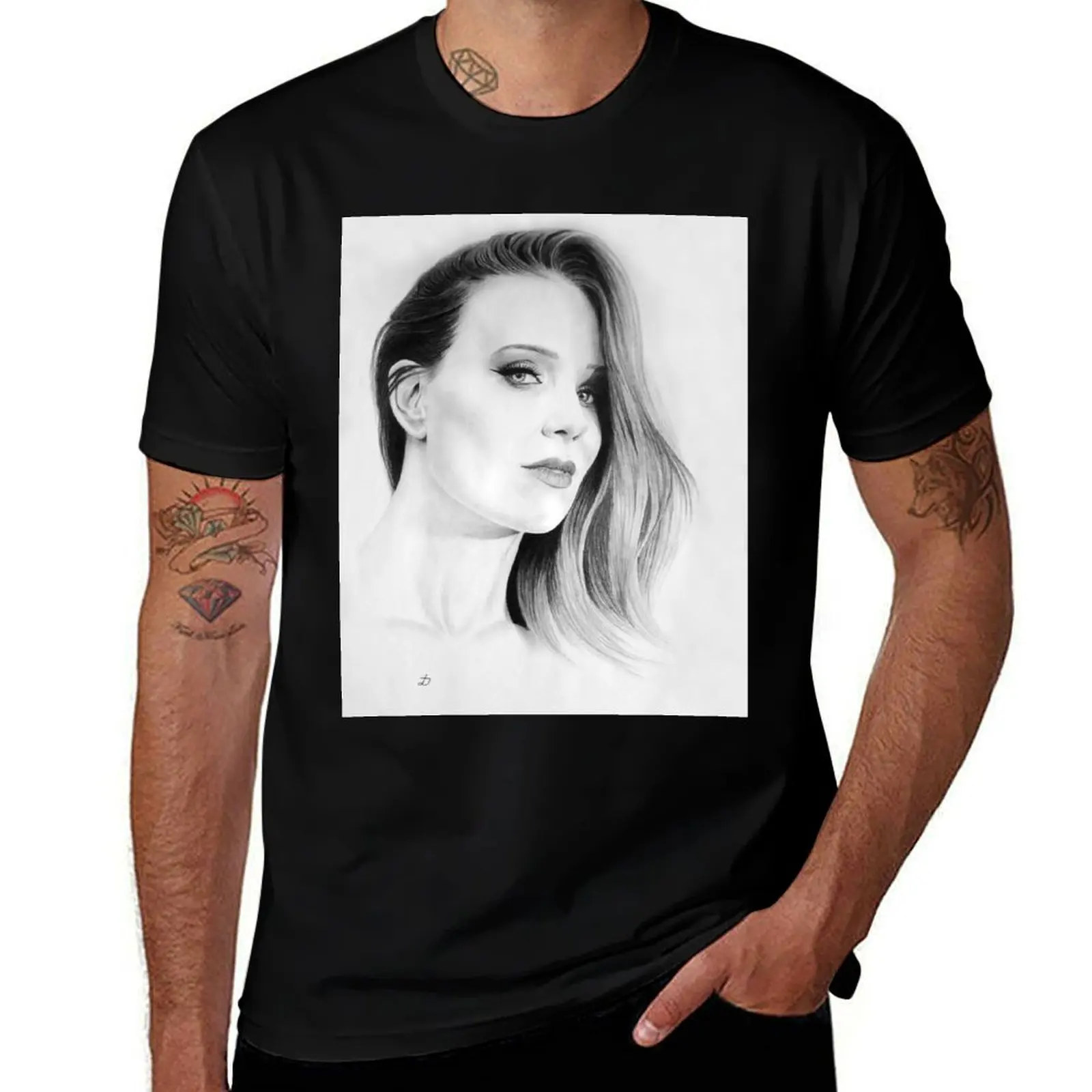 

Портрет карандаша Simone Simons. Футболка, милая одежда, роскошная дизайнерская рубашка в тяжелом весе, мужская мужская одежда