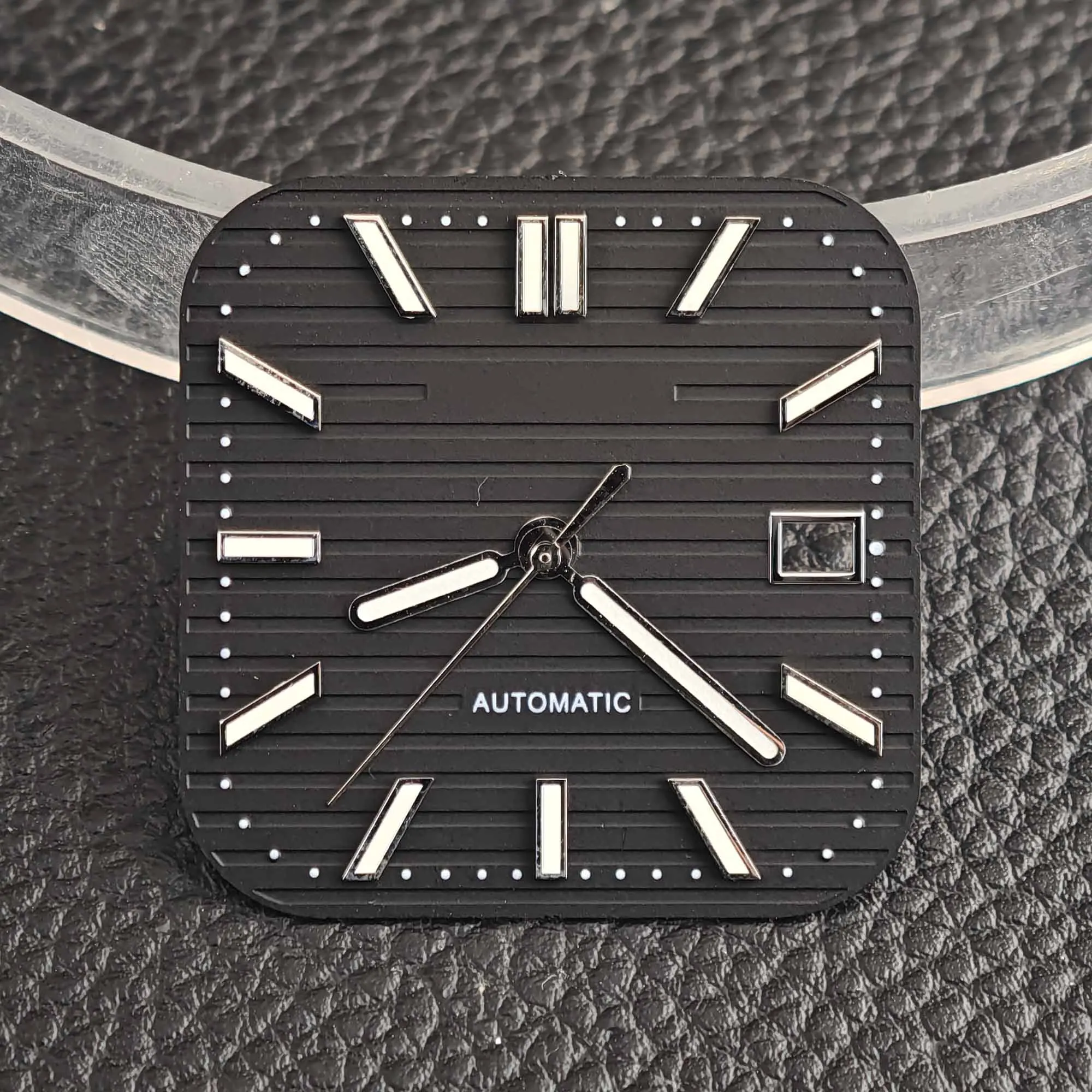 29.5 مللي متر مناسب لقرص الساعة NH35 المربع باللون الأخضر المضيء والمؤشر مناسب لقطع غيار ساعة الحركة NH35