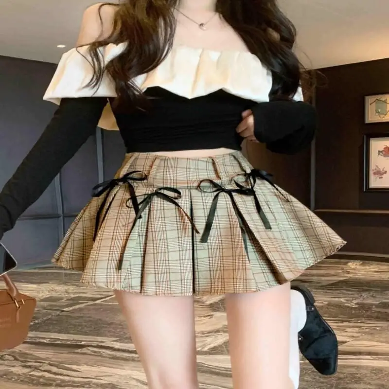 Słodki styl, francuski styl, krótka spódniczka, spódniczka z kokardą, plisowana spódniczka, wiosna i lato, dla studentek, modny trend, do noszenia podczas zakupów na świeżym powietrzu.