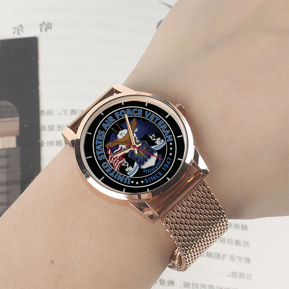 นาฬิกาข้อมือยูนิเซ็กซ์ ขนาด 45/38 มม. ของที่ระลึก อนิเมะ กองทัพอากาศสหรัฐฯ ของขวัญสำหรับทหารผ่านศึก นาฬิกาสีดำ หน้าปัดโลโก้สีโรสโกลด์ ดีไซน์เรียบง่าย