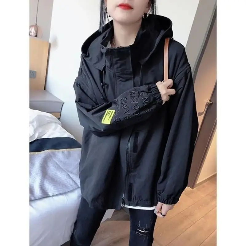 

plus Size Spring Autumn Long Sleeve Women's Baseball Style Jacket Fashionable Loose Polyester Windbreaker Commute Style