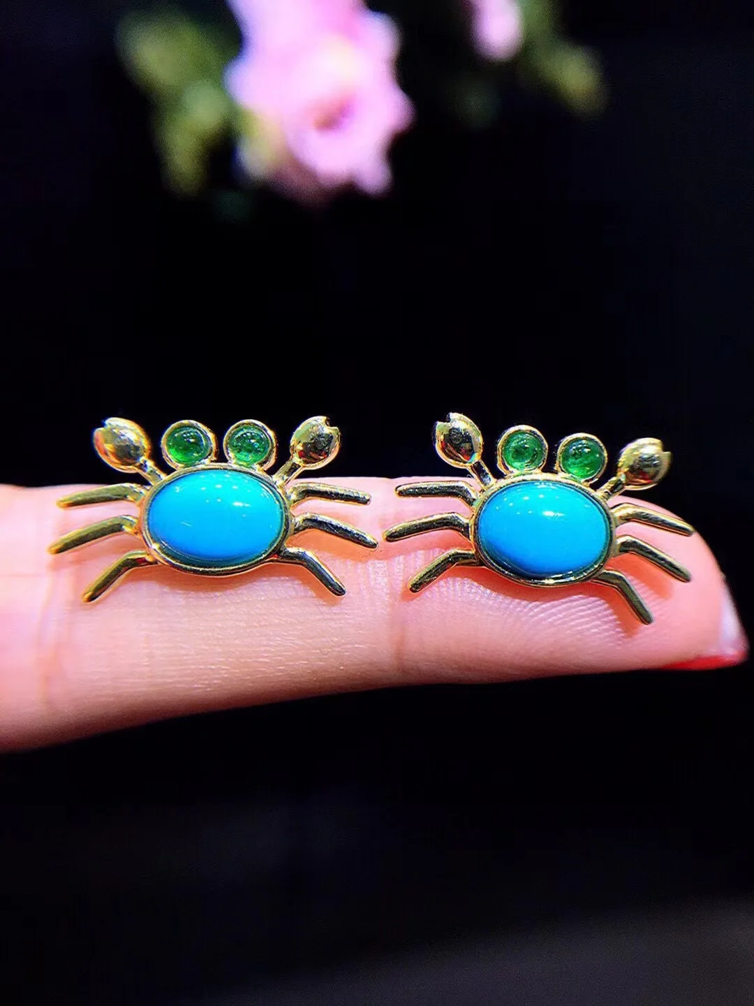 

genuine jewelry natural turquoise stud earring crab 18K yellow gold with emerald cute romantic fine women jewelry free shipping