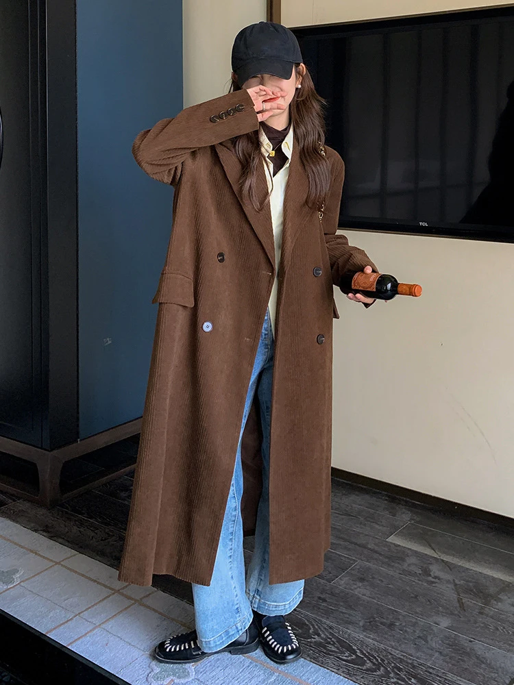 [EAM] Women Caramel Thick Big Size Long Trench New Lapel Long Sleeve Windbreaker Fashion Tide Spring Autumn 2025 1DH8606