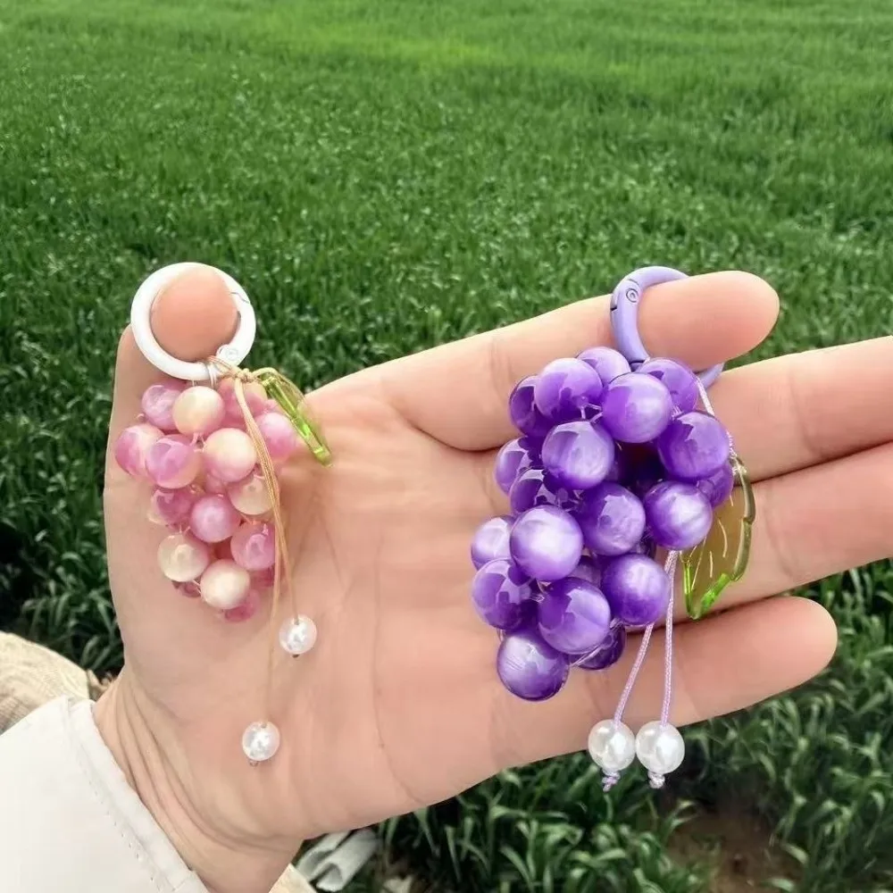 Niedlicher Schlüsselanhänger aus Legierung in Traubenform, glasierter Mini-Frucht-Schlüsselring, leichter Perlen-Taschenanhänger für Damen – Detail 2