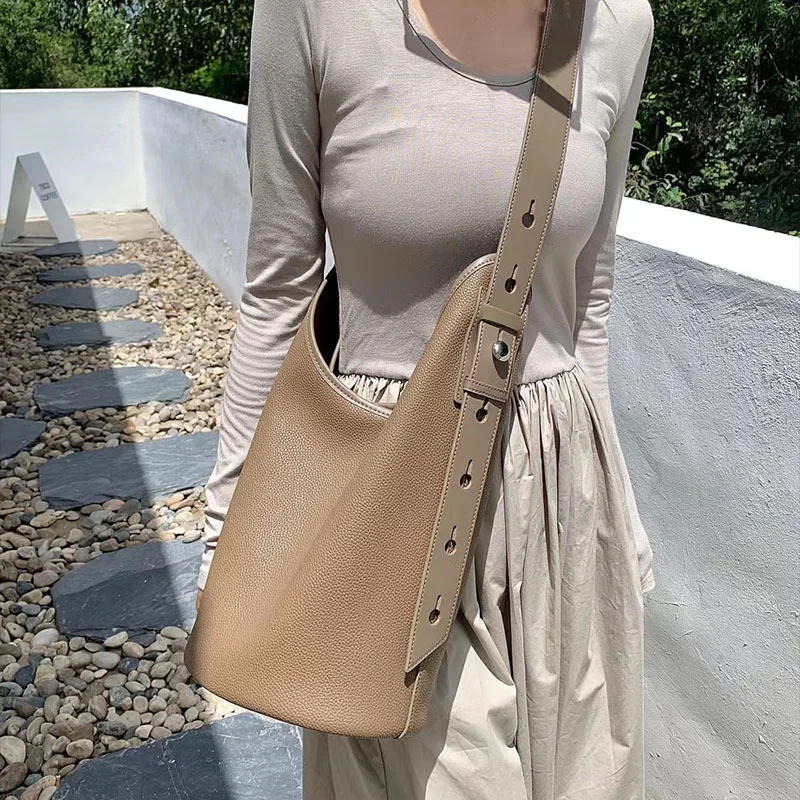 2023 New Women Head Genuine Leather Shoulder Messenger Cross Body Bucket Luxury Brand Purses And Handbags Armpit Retro Bags