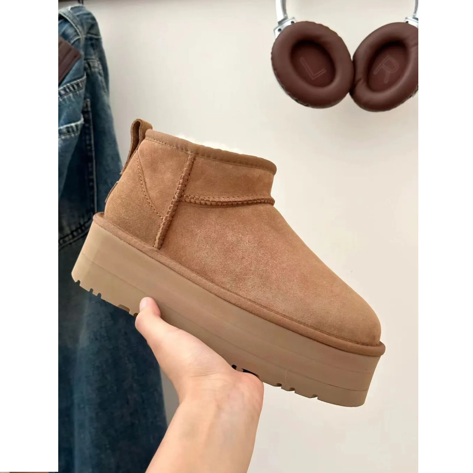 Botas de nieve de suela gruesa para mujer, nueva piel de invierno, tubo corto de una pieza, algodón para nieve y zapatos exteriores gruesos de felpa de algodón para mujer