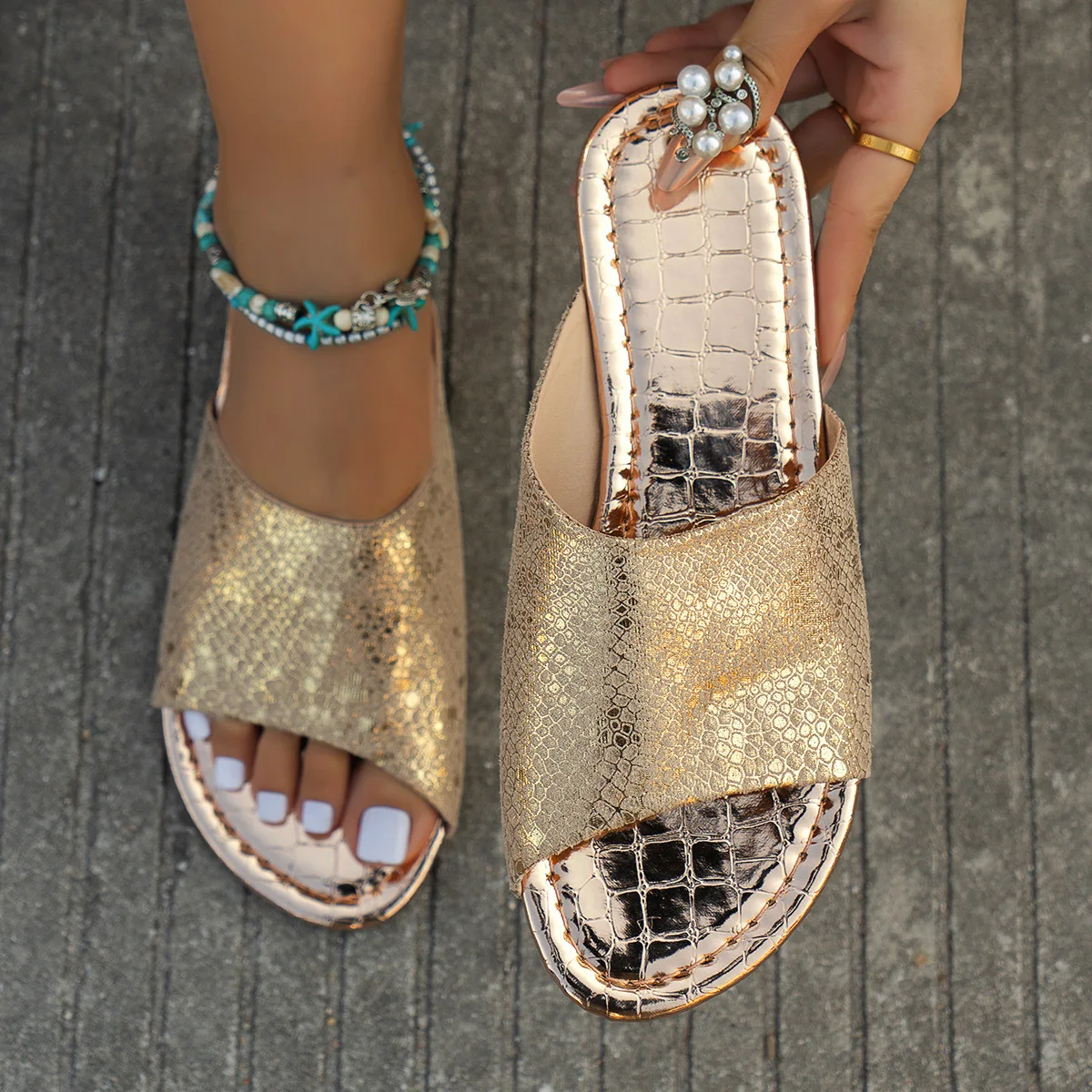 

Summer 2025 new large flip-flops for women, snakepattern square sandals with flat bottom flip-flops