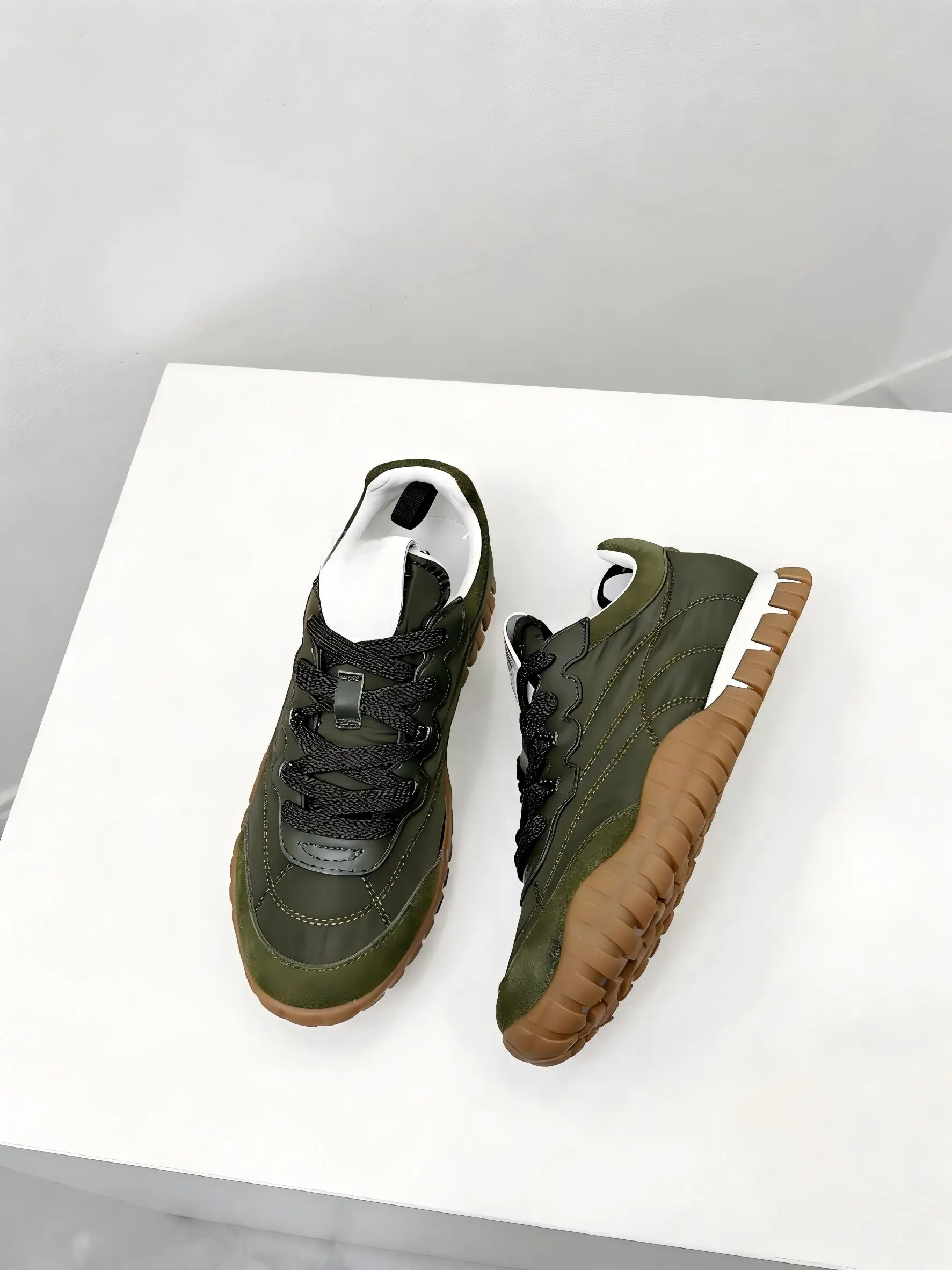 

Новые весенне-летние кроссовки в немецком стиле: модные и универсальные повседневные белые кеды унисекс для активного отдыха