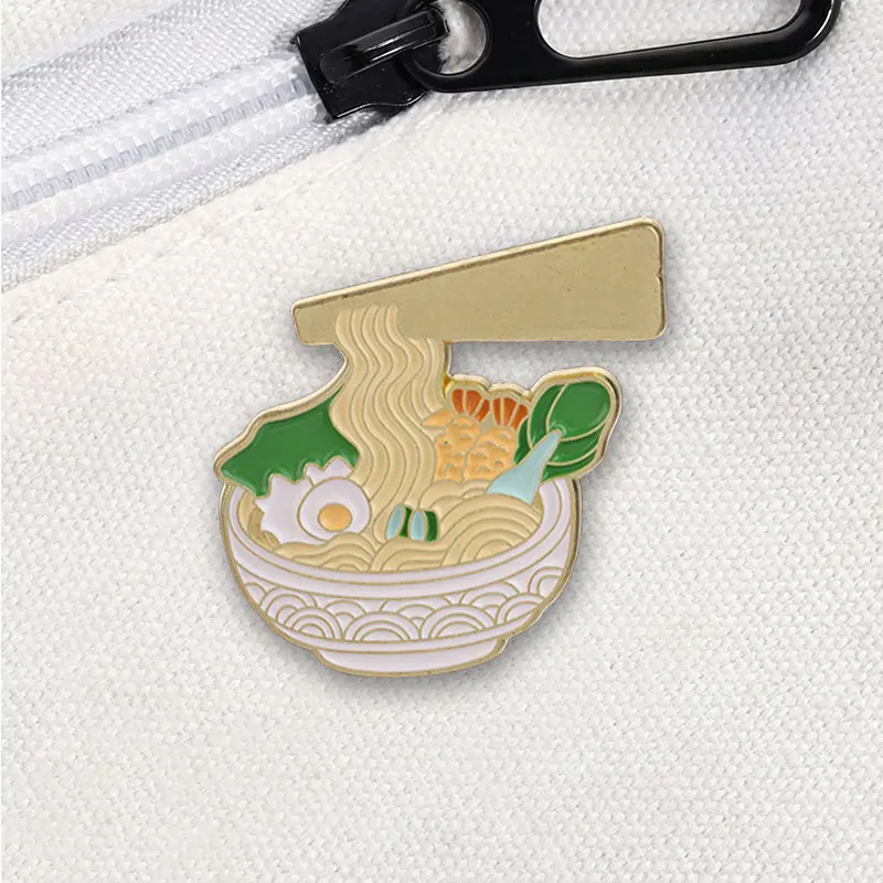 Ramen-Schüssel mit Ei und Gemüse Emaille-Anstecknadel Japanischer Stil Feinschmecker-Brosche Revers-Abzeichen Schmuck Geschenk für Freunde – Detail 4