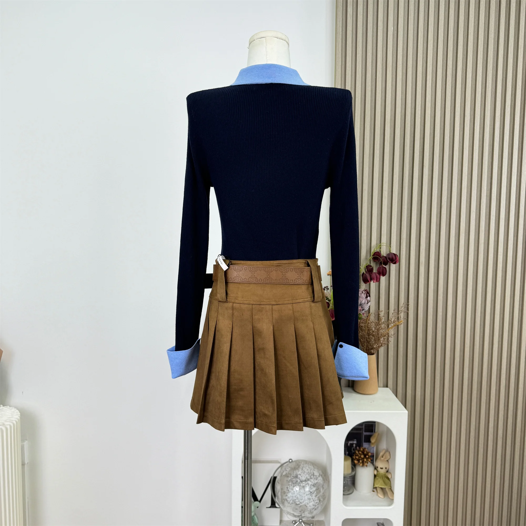 Elegancki, dopasowany sweter damski z długim rękawem, kołnierzykiem polo, dzianinowy, modny, z blokami kolorów, nowość na jesień i zimę, pulowery C224