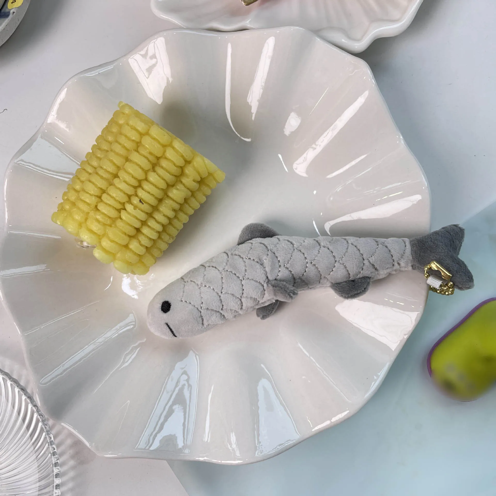 Portachiavi con ciondolo decorativo per borsa in peluche di sardine realistiche carine giapponesi Regali creativi Portachiavi con pesci piccoli in peluche morbido e carino