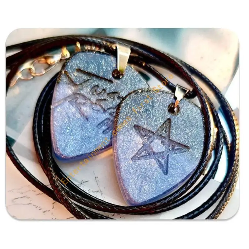 colar-com-pingente-palheta-guitarra-resina-brilhante-para-roupas-casuais-relaxadas-55kd