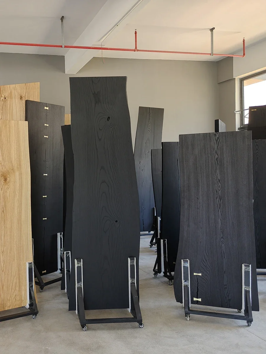 

MQ carbonized black solid wood tea table wabi sandy wind ash wood whole board retro suspended tea table and chair combination