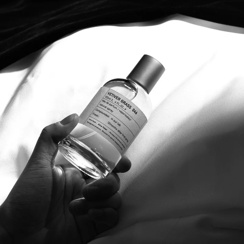 

Niche Fresh Unisex Cologne 100ml, Sandalwood Black Tea Light Fragrance, Long-lasting Woody Perfume for Daily Commute Office