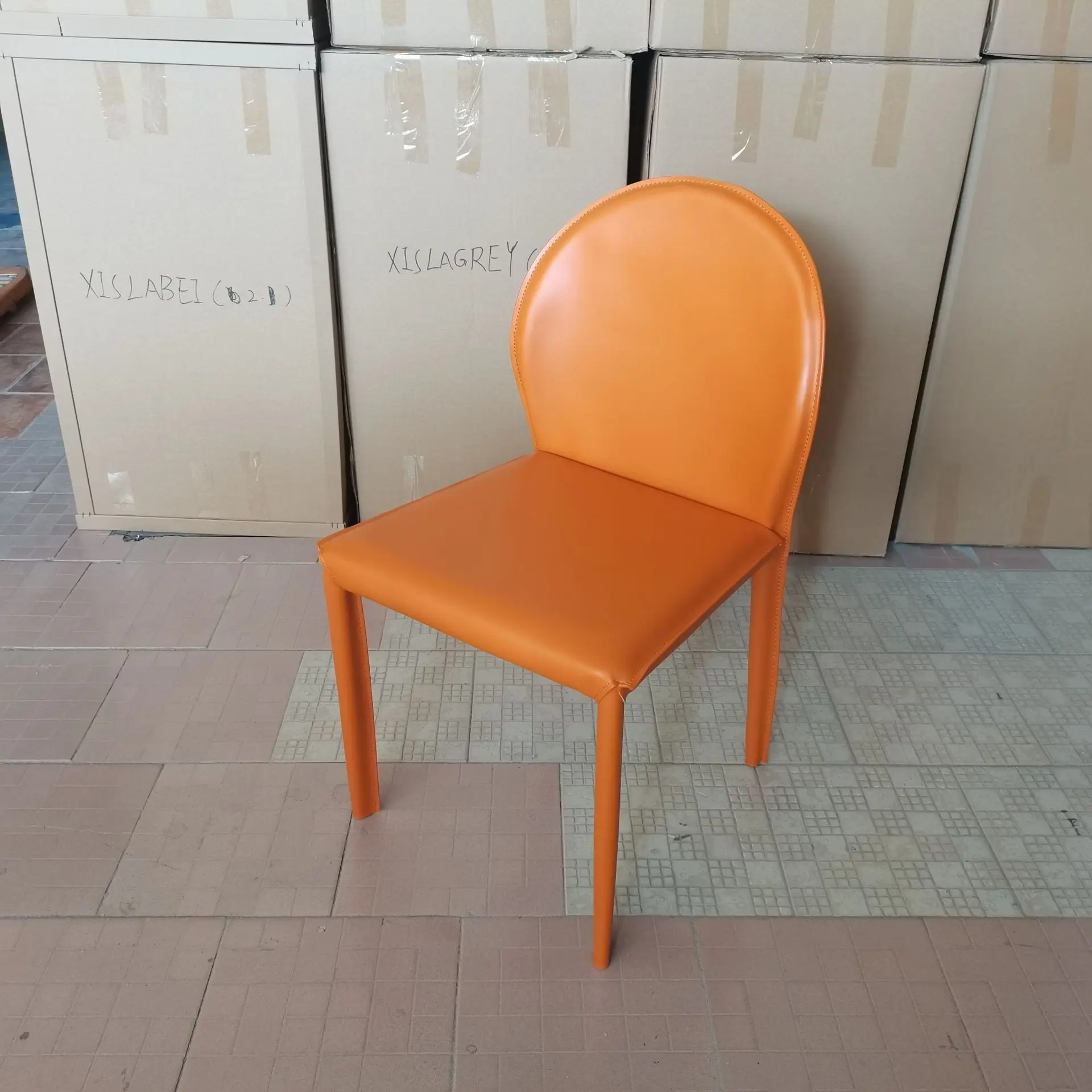 

Customizable Italian minimalist saddle leather dining chair