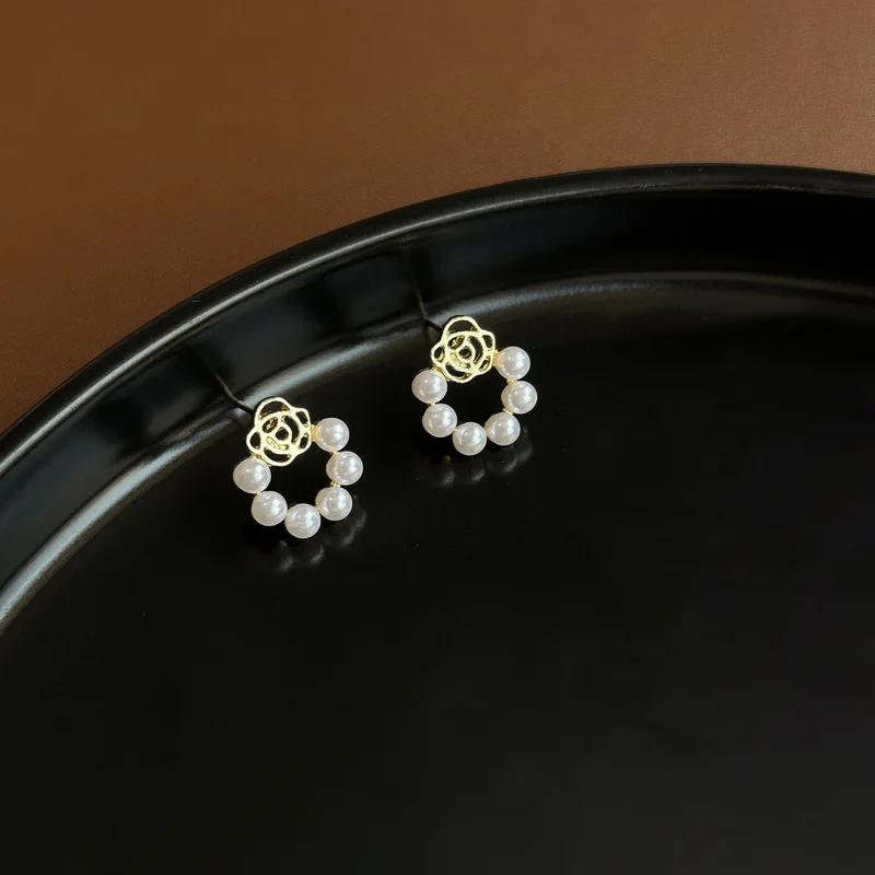 S925 Silver needle pearl earrings Girls 2024 new light luxury temperament earrings French small students earrings