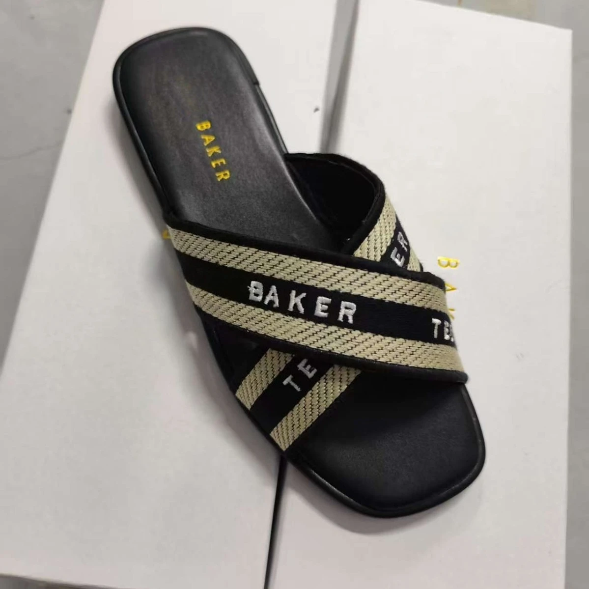

Women's 2026 Summer New Comfortable Single Strap Flat Sandals - Fashionable Beach Outdoor Slippers