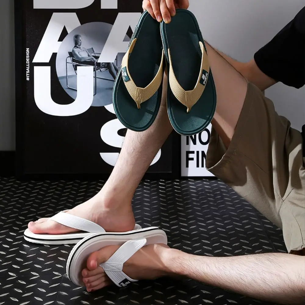 간단한 캐주얼 플립플롭 남성용 통기성 미끄럼 방지 남성용 실외 슬리퍼 편안한 홈웨어 비치 슬리퍼 비치