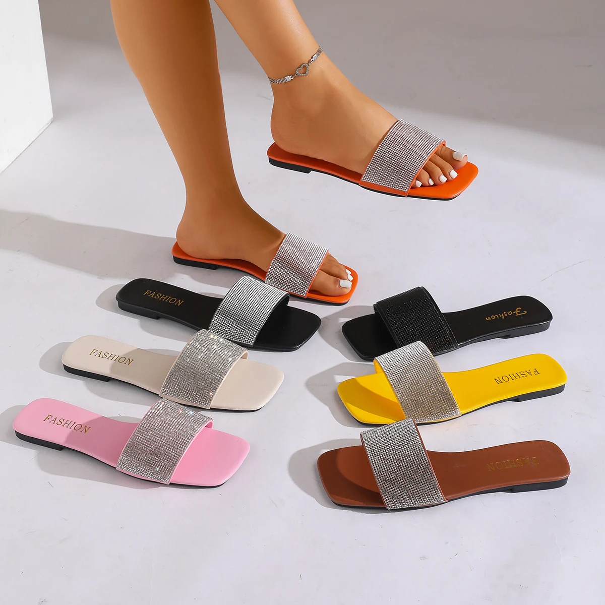 

Women Slippers 2025 New Shiny Rhinestone Slippers Fashion Outdoor Women Shoes Female Casual Beach Flat Sandals Slides Women