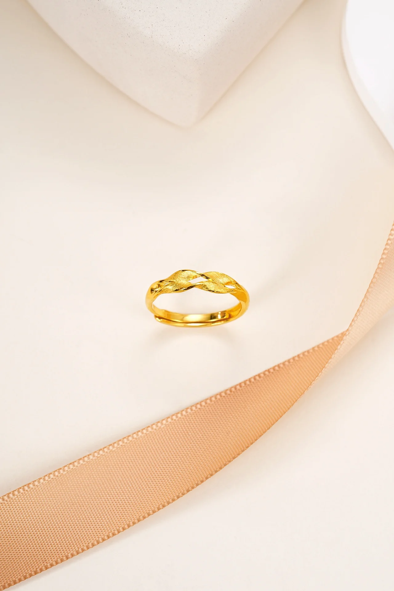 Lium Gems 24k الذهب فيرميل الملتوية سلك كابل خواتم للنساء قابل للتعديل هدية عيد الحب 925 فضة الذكرى