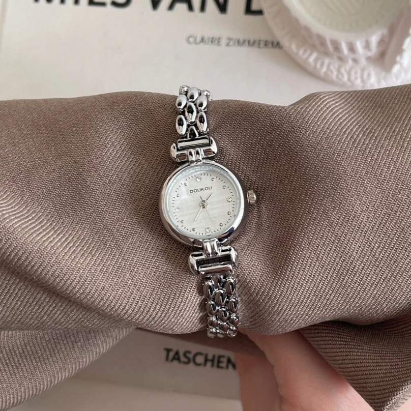 Hot Sale Women Watch Luxury Gift Bracelet Quartz Watch Strap Adjustable Quartz Wristwatches Small Dial Gold Watch wholesale