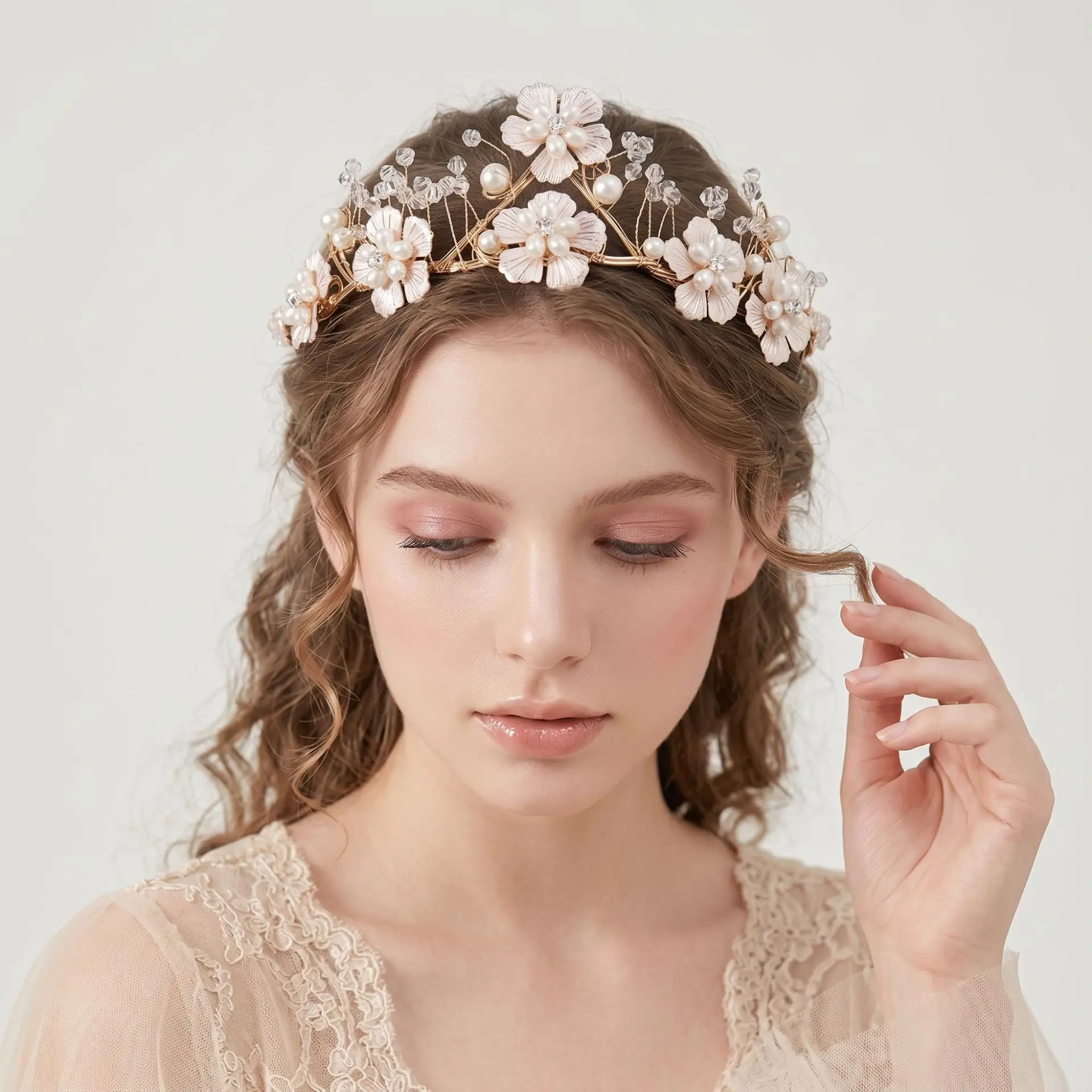 SLBRIDAL Handgefertigte Kristall-Strass-Perlen Blumen-Blatt Braut-Tiara Stirnband Hochzeitskrone Haaraccessoires Damen Mädchen Schmuck – Detail 2