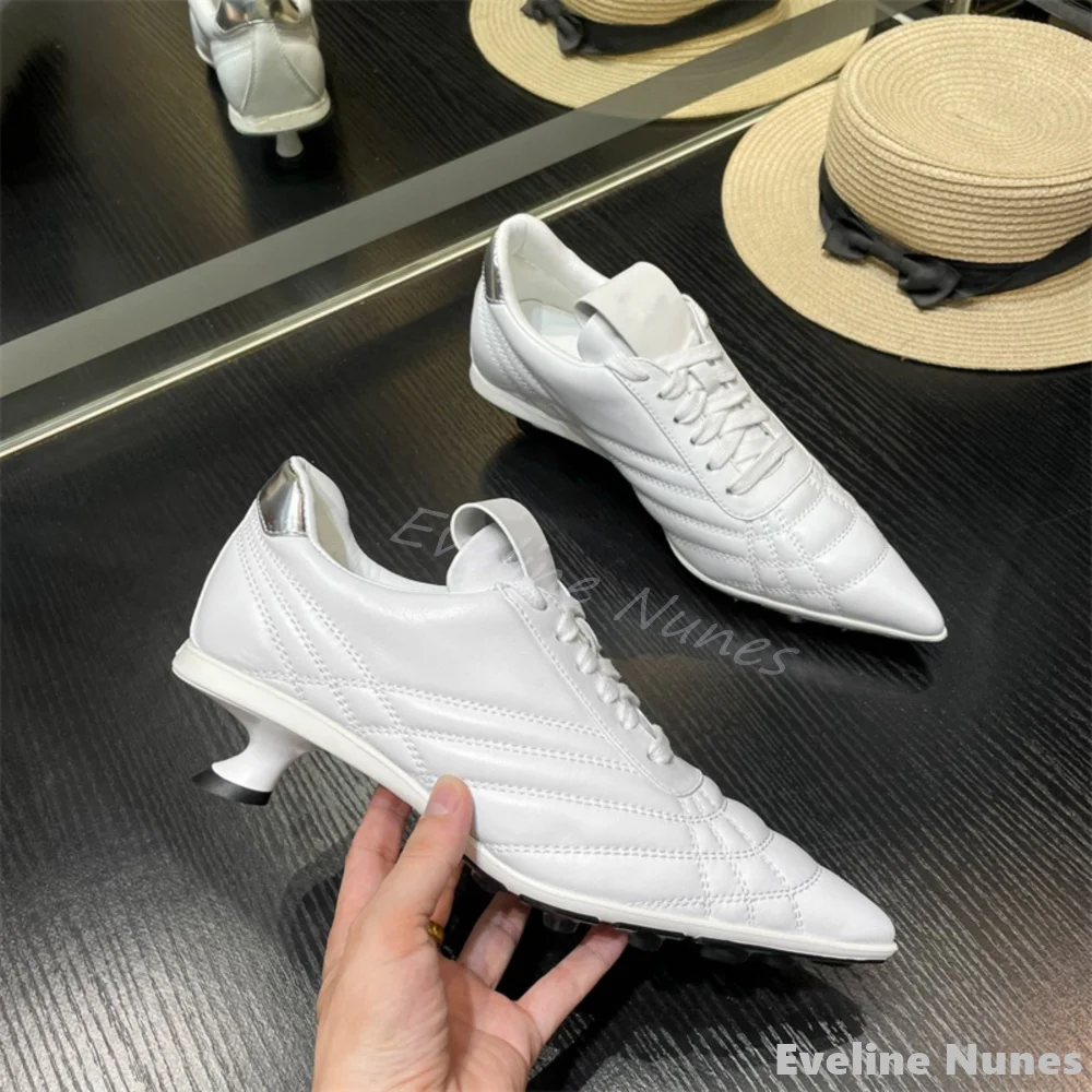 Dedo do pé apontado rendas gatinho salto tênis feminino costura de couro branco anti-deslizamento sapatos esportivos 2025 primavera nova moda sapatos casuais