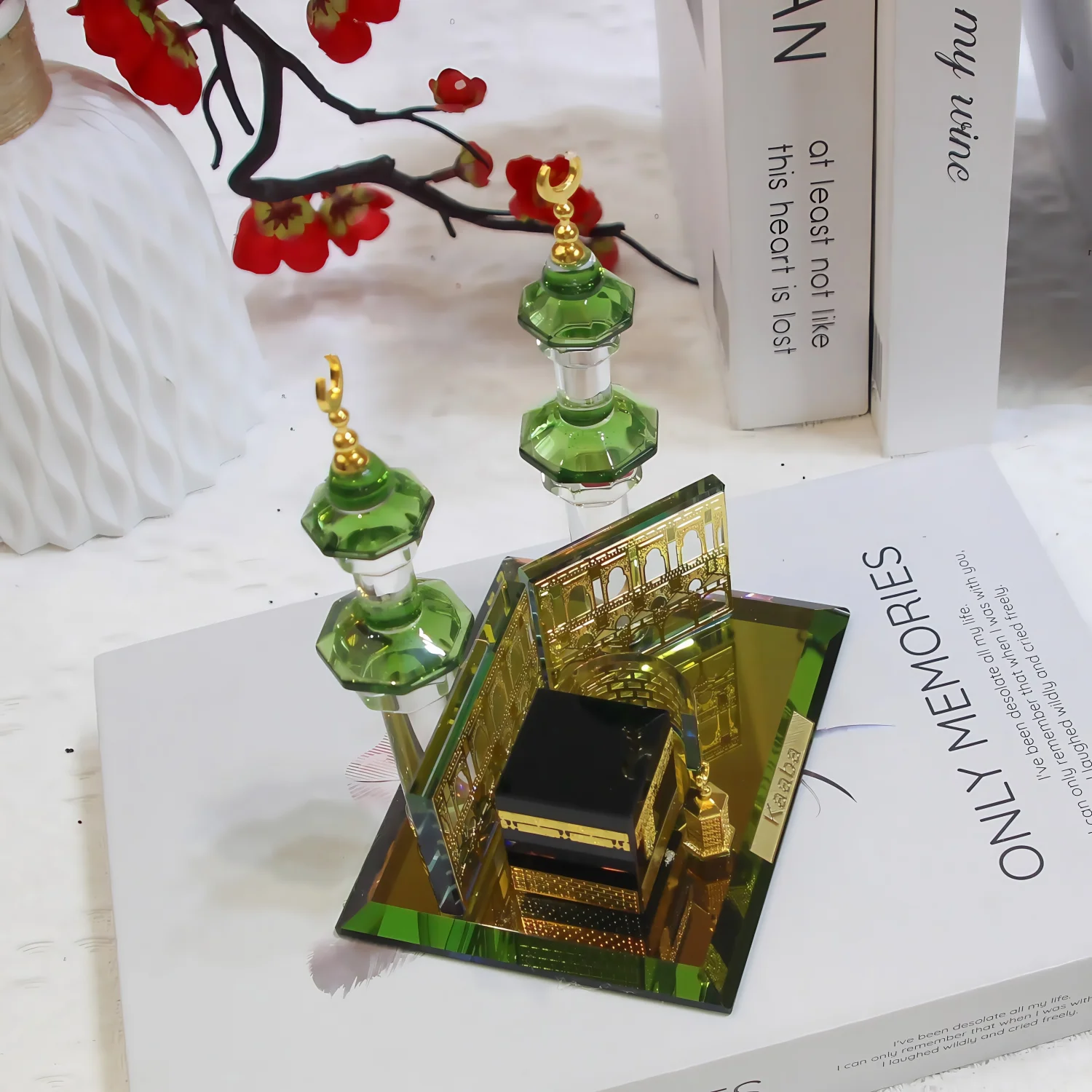 Small, Lightweight, Mini Double-Pillar Tianfang Resin Desk Ornament for Corporate Office Desk Commemoration