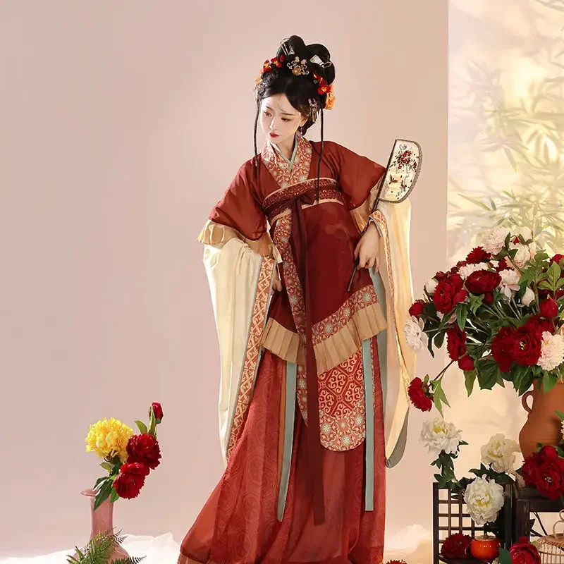 تحسين هانفو أثناء سلالات وي جين وسوي والتانغ، معروف أيضًا كالملابس الخالدة التي تمثل الملابس الصينية القديمة