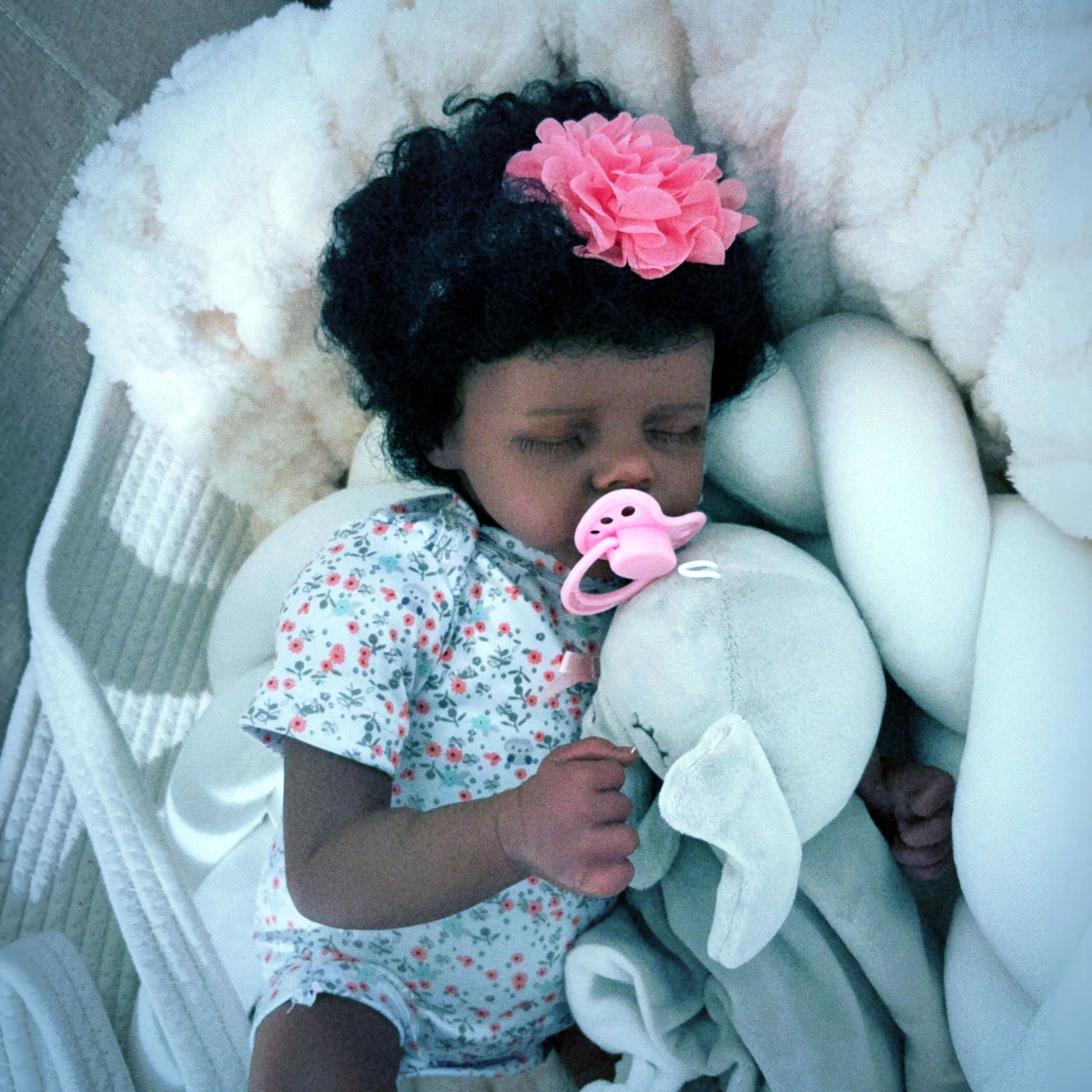 دمية أطفال Risbecko مقاس 17 بوصة نابضة بالحياة باللون الأسود من جديد - دمية جسم من القماش الناعم الأمريكي الأفريقي - هدية عيد ميلاد/هدية عيد الميلاد #4