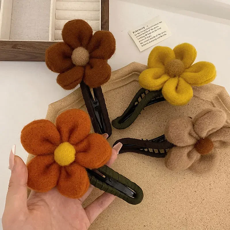 Vintage Large Plush Flower Hair Clips Girls Elegant Ponytail Braid Claw Hair Duckbill Clip Girls Headdress Gift